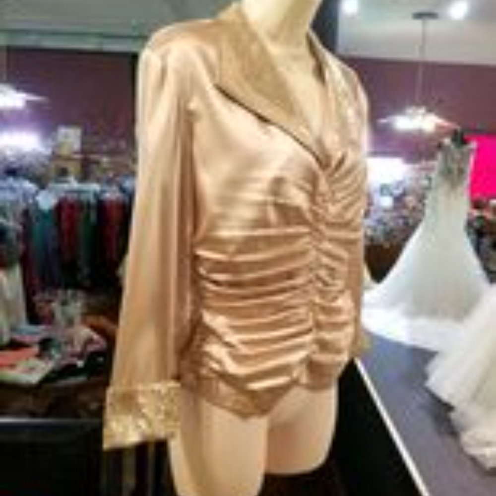 KM Collection Blouse - Picture 2 of 8